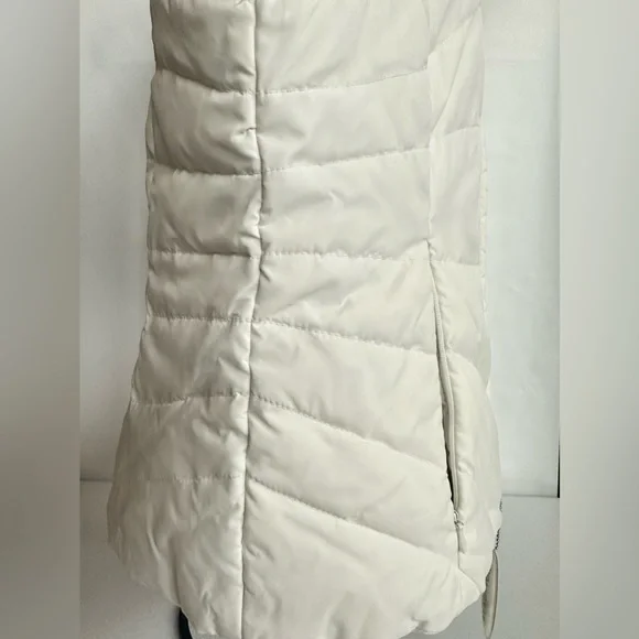Woman's Kenneth Cole Reaction Down/Feather
Body warmer. Puffer Vest Ivory Sz M - Picture 10 of 13